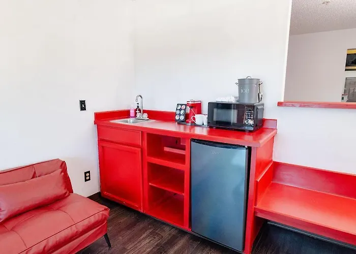 Rose City Inn & Suites